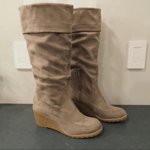 Bass sz 8.5 Eden tall stone micro suede wedge heel boots