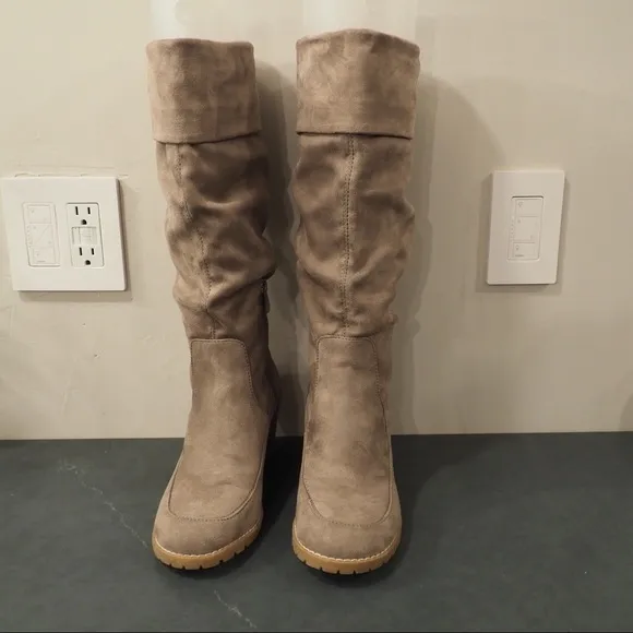 Bass sz 8.5 Eden tall stone micro suede wedge heel boots