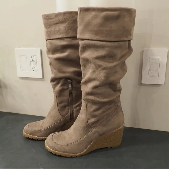 Bass sz 8.5 Eden tall stone micro suede wedge heel boots