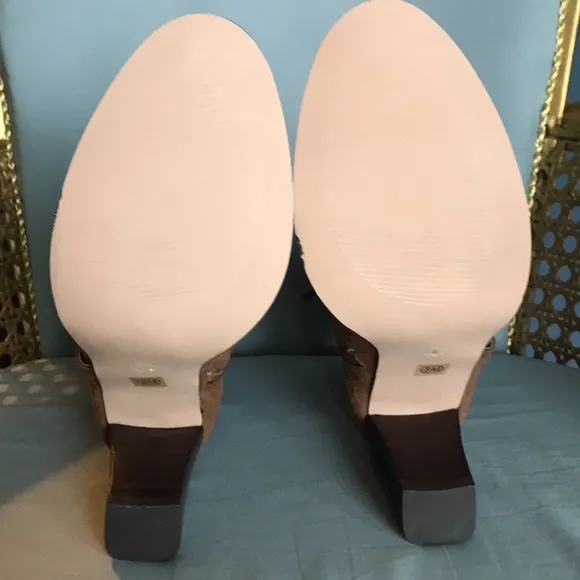 Coconuts by Matisse, brown zip ankle booties block high heel size 8 faux suede