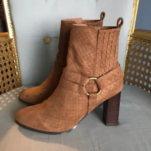 Coconuts by Matisse, brown zip ankle booties block high heel size 8 faux suede