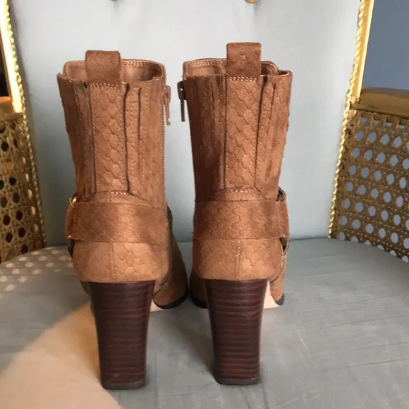 Coconuts by Matisse, brown zip ankle booties block high heel size 8 faux suede