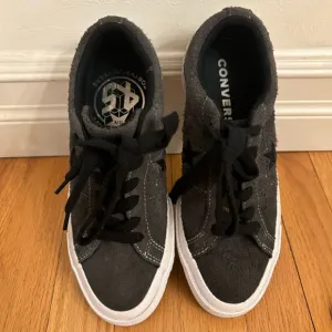 Converse One Star 45 Year Anniversary Edition. Size 4. Excellent Condition!