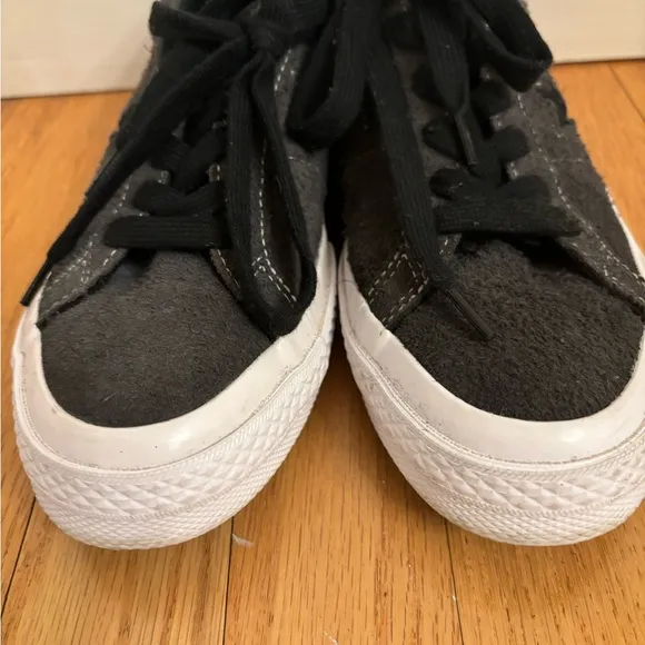Converse One Star 45 Year Anniversary Edition. Size 4. Excellent Condition!