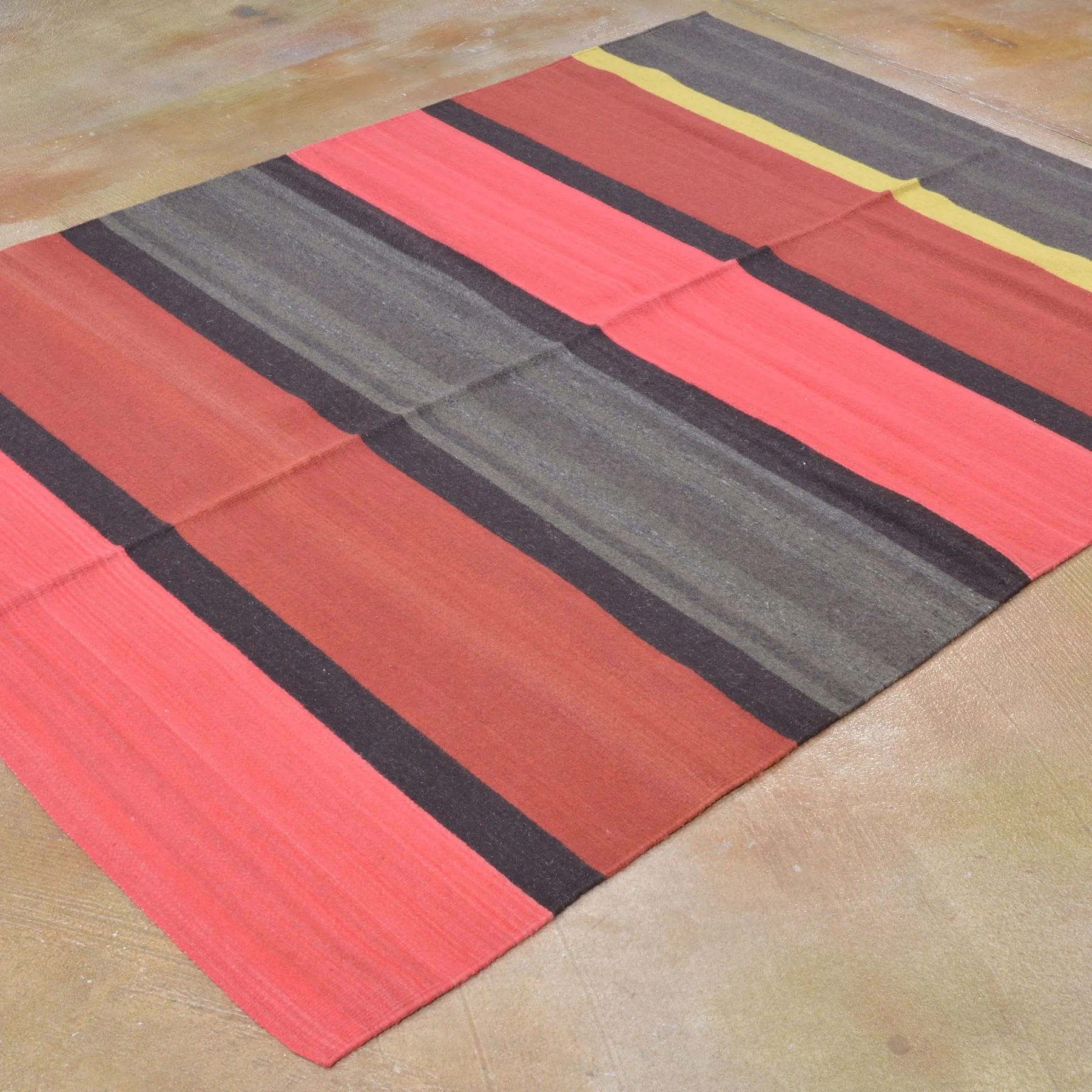 Hand-Woven Southwestern Reversible Kilim Wool Rug (Size 4.10 X 6.8) Brrsf-6180