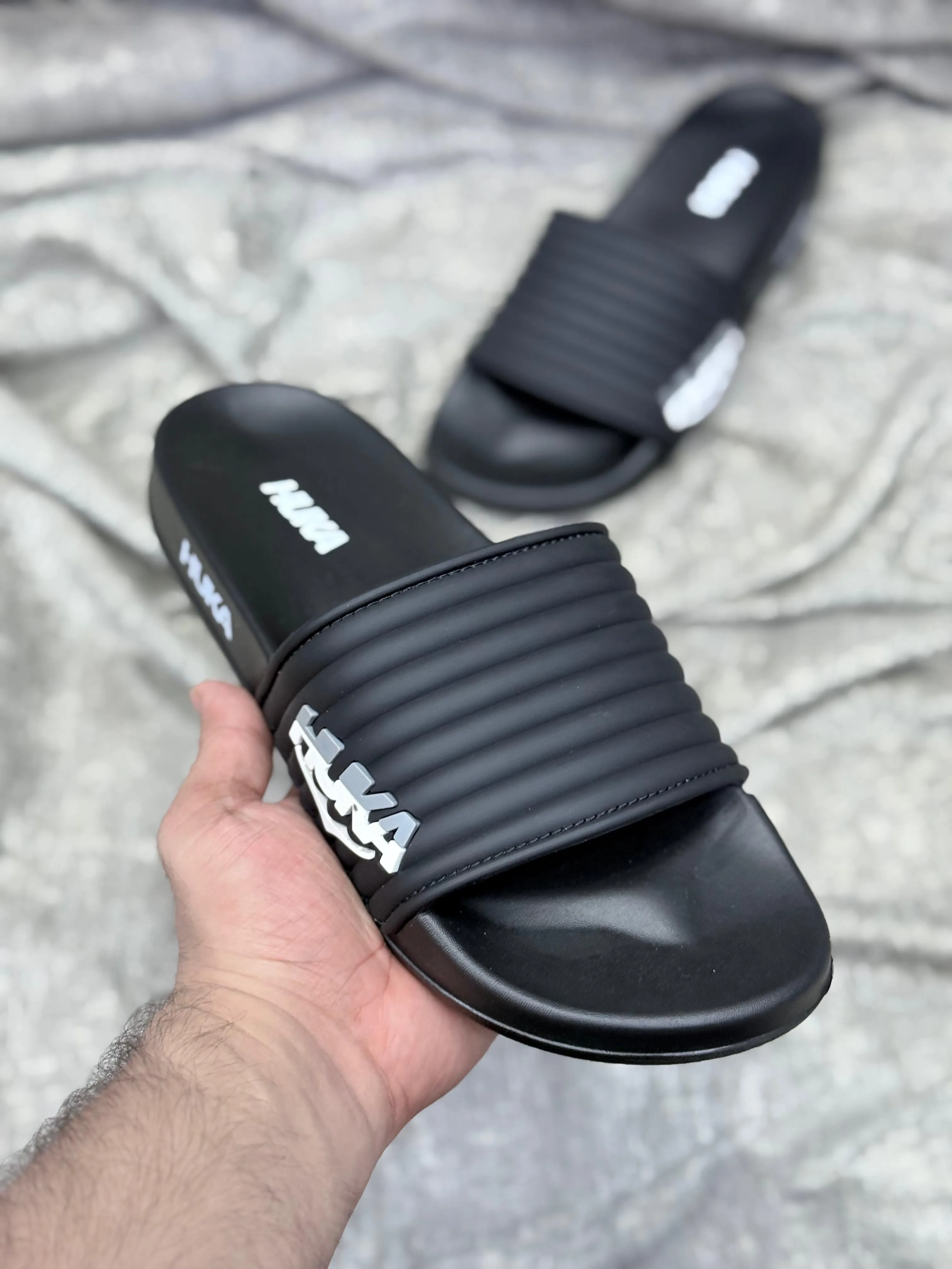 HUKA Slides-Black