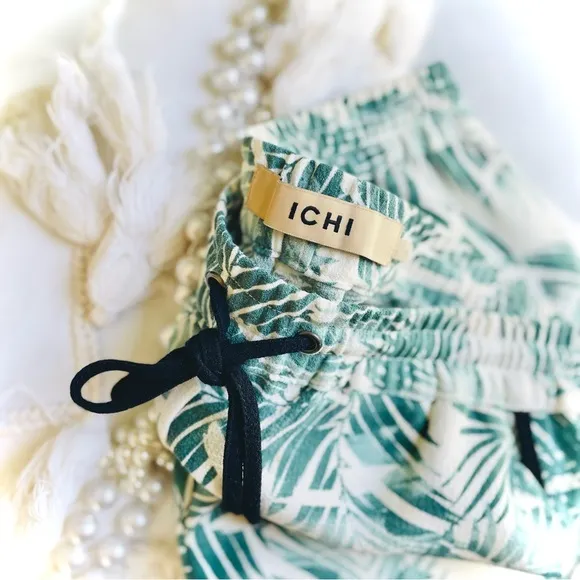 ICHI | S/M | Palm Fronds Leaf Black Piping Tropical Drawstring Light Mini Shorts