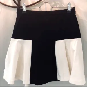 Intermix black and white skirt p xs 0