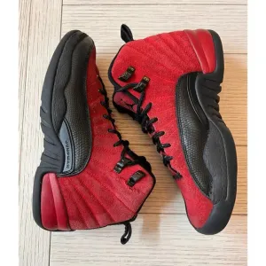 Jordan‎ 12 Retro Reverse Flu Game. Red suede and texturized leather. 4.5Y 2020