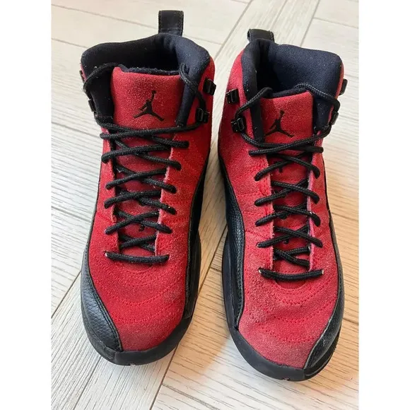 Jordan‎ 12 Retro Reverse Flu Game. Red suede and texturized leather. 4.5Y 2020