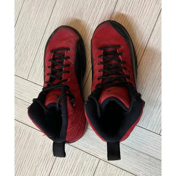Jordan‎ 12 Retro Reverse Flu Game. Red suede and texturized leather. 4.5Y 2020