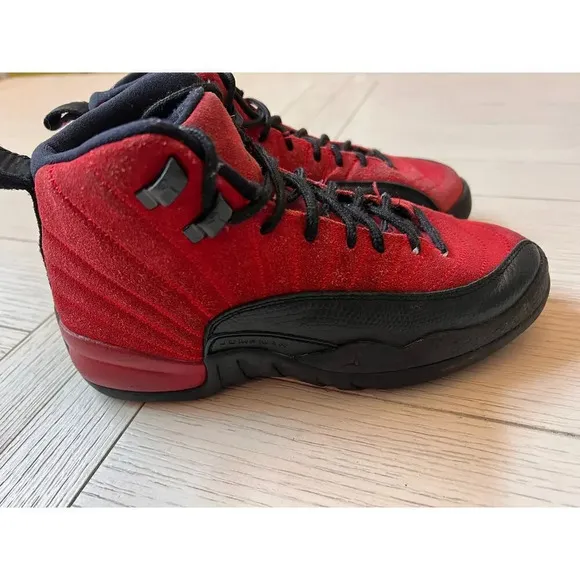 Jordan‎ 12 Retro Reverse Flu Game. Red suede and texturized leather. 4.5Y 2020
