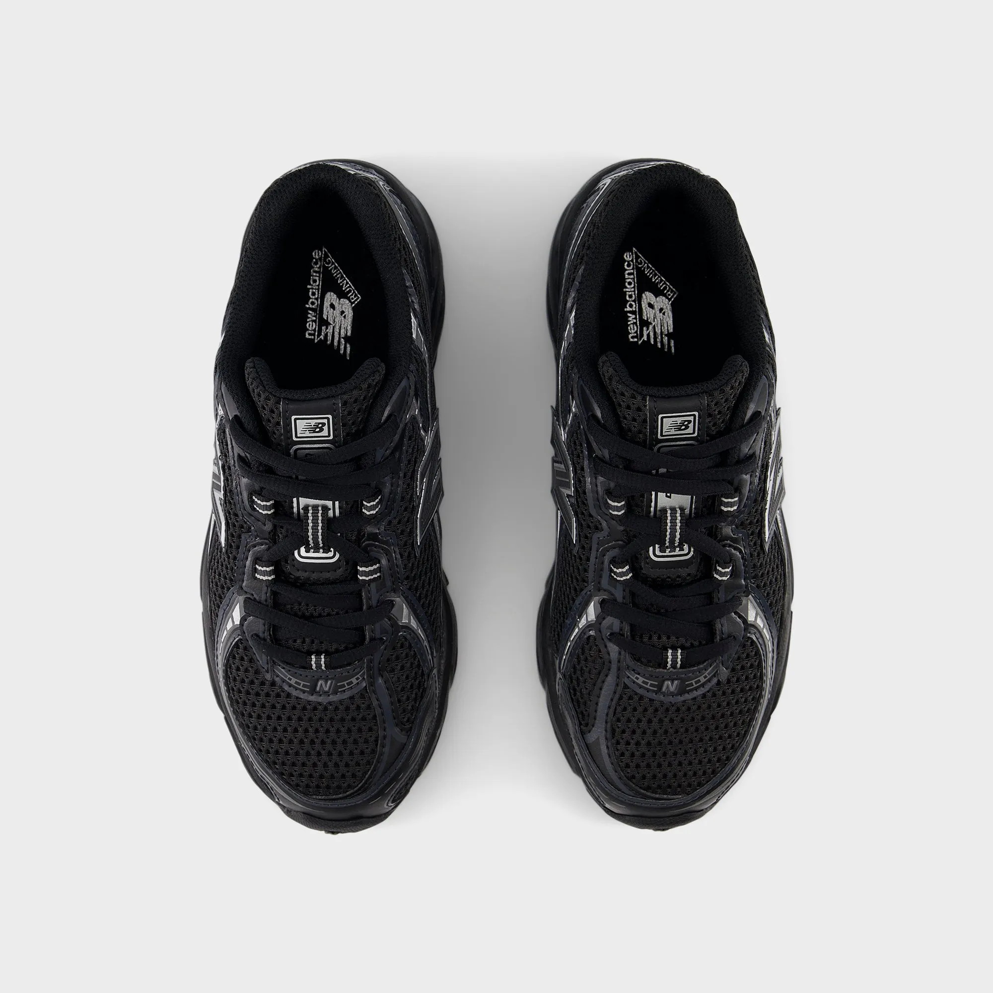 New Balance GS 740 - Black / Silver Metallic