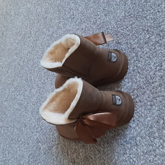 NWOB Youth Suede Boot.