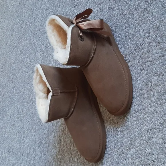 NWOB Youth Suede Boot.