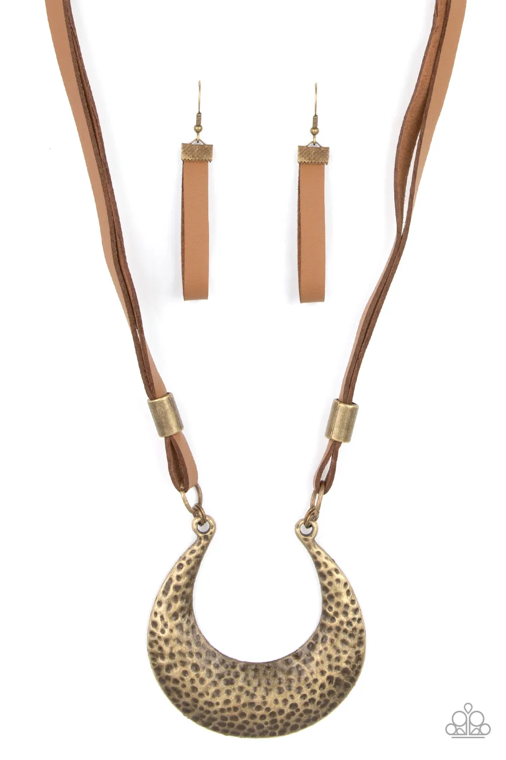 Paparazzi Majorly Moonstruck Necklace Brass