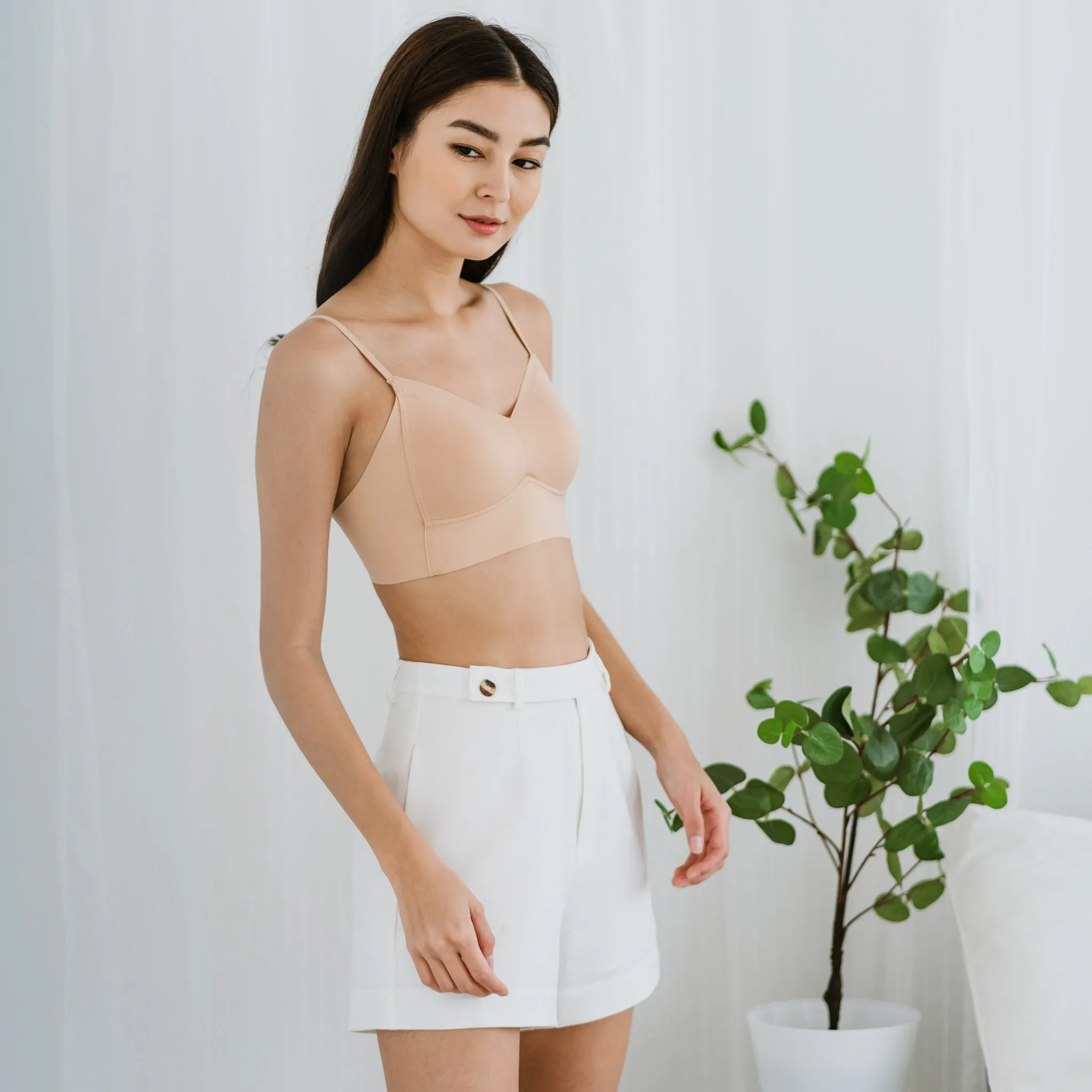 Seamless V-Neck Midi Bralette in Warm Nude