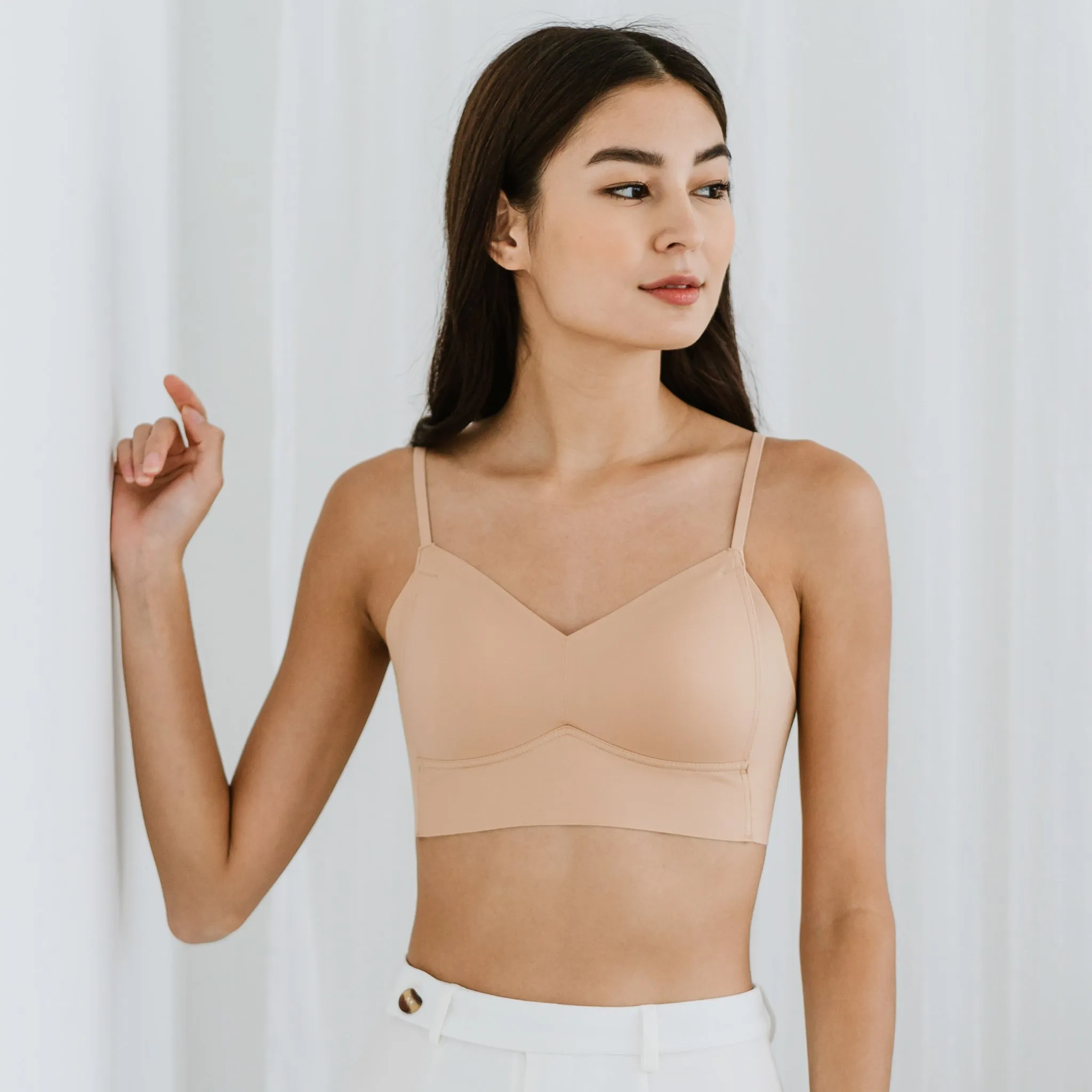 Seamless V-Neck Midi Bralette in Warm Nude