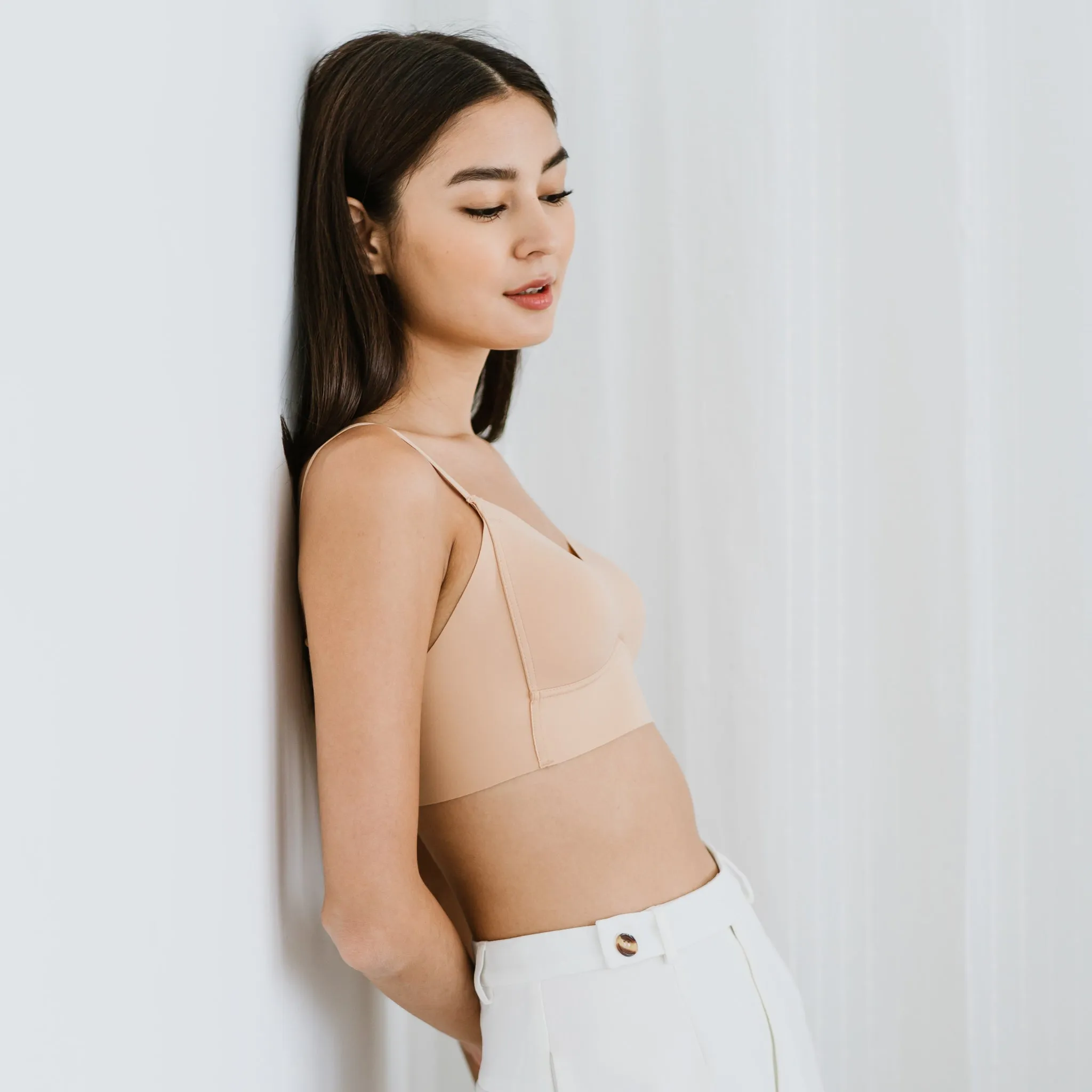 Seamless V-Neck Midi Bralette in Warm Nude
