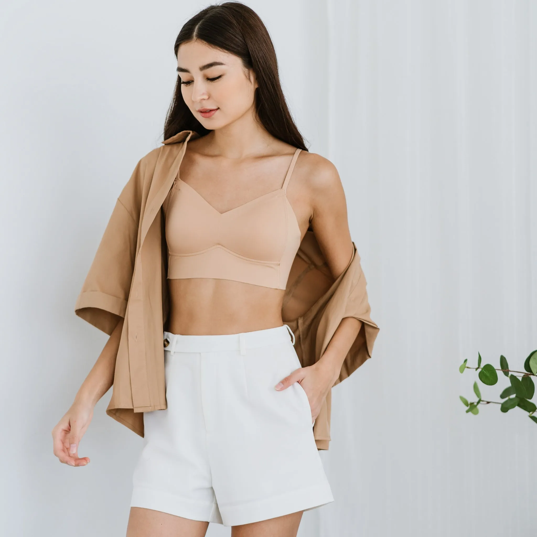 Seamless V-Neck Midi Bralette in Warm Nude