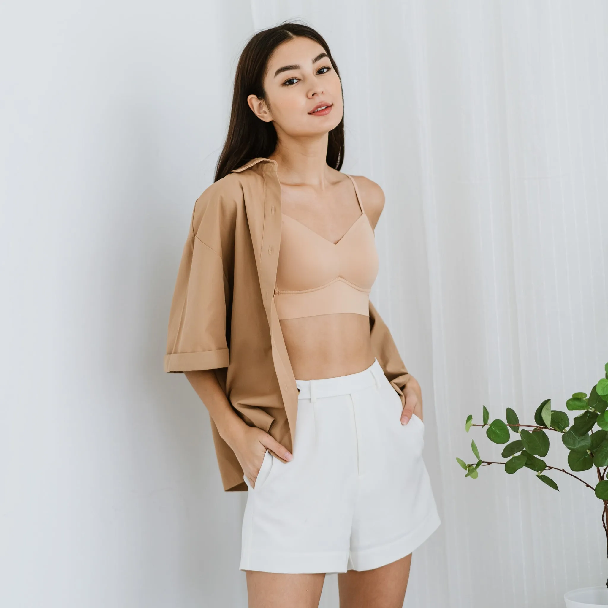 Seamless V-Neck Midi Bralette in Warm Nude