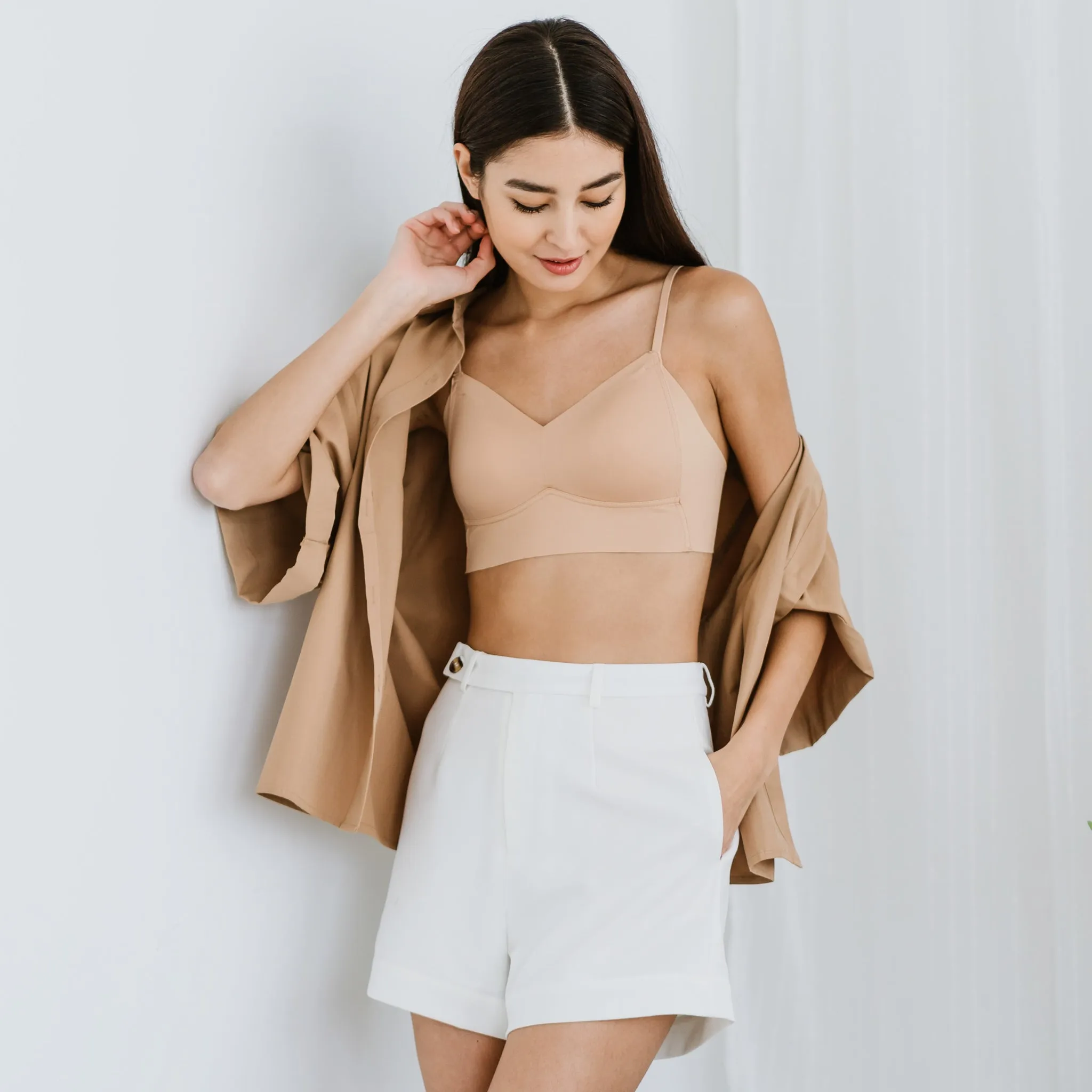 Seamless V-Neck Midi Bralette in Warm Nude