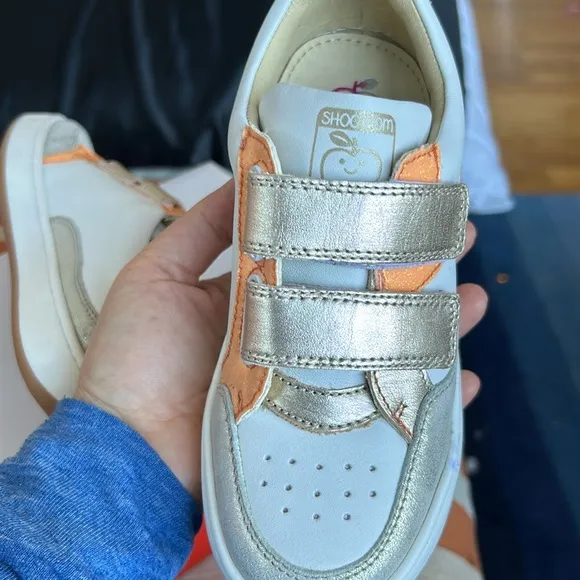 Shoo Pom Velcro sneakers new!
