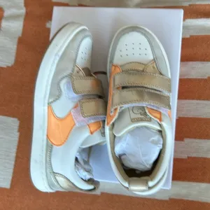 Shoo Pom Velcro sneakers new!