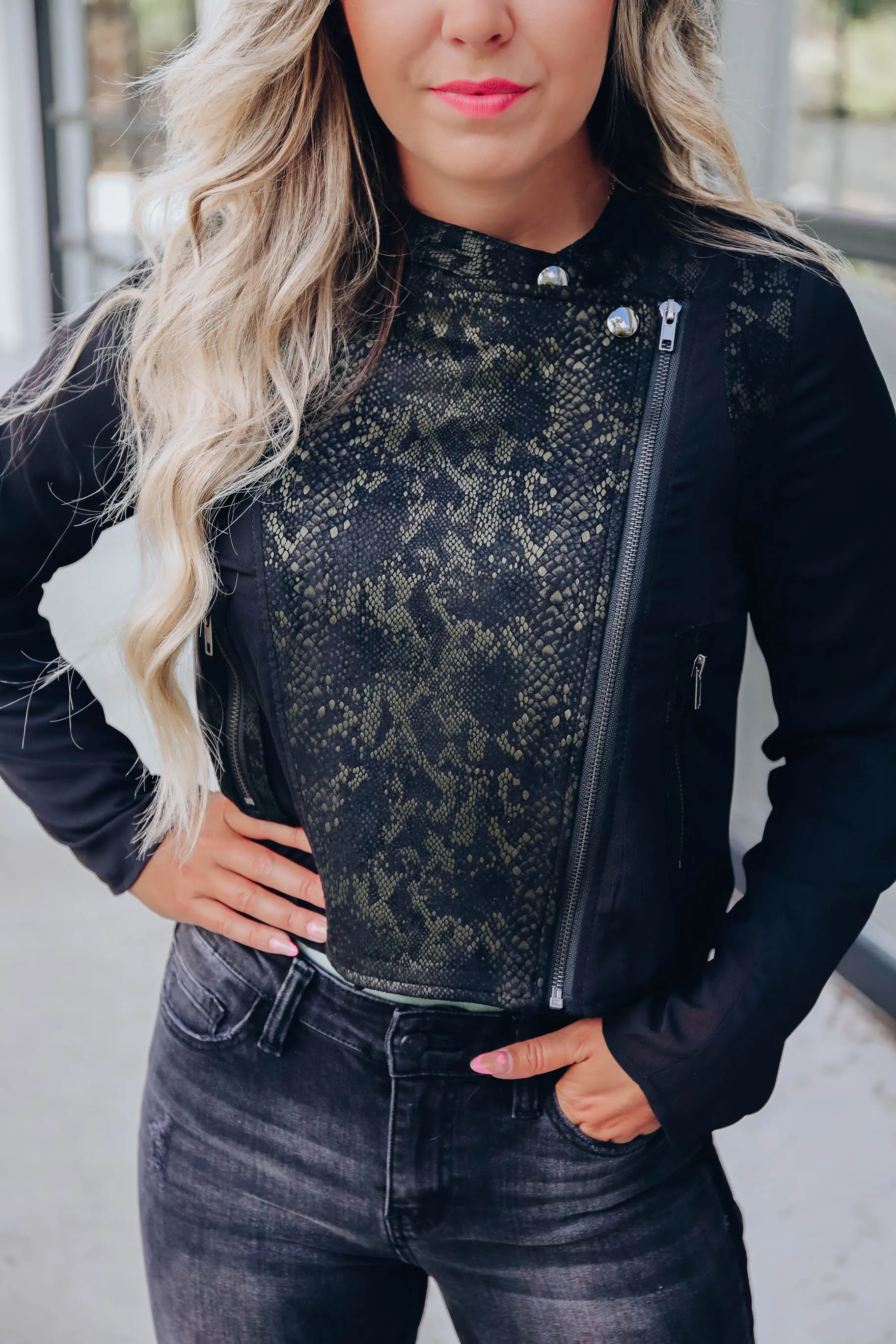Slick Scene Contrast Moto Jacket - Black