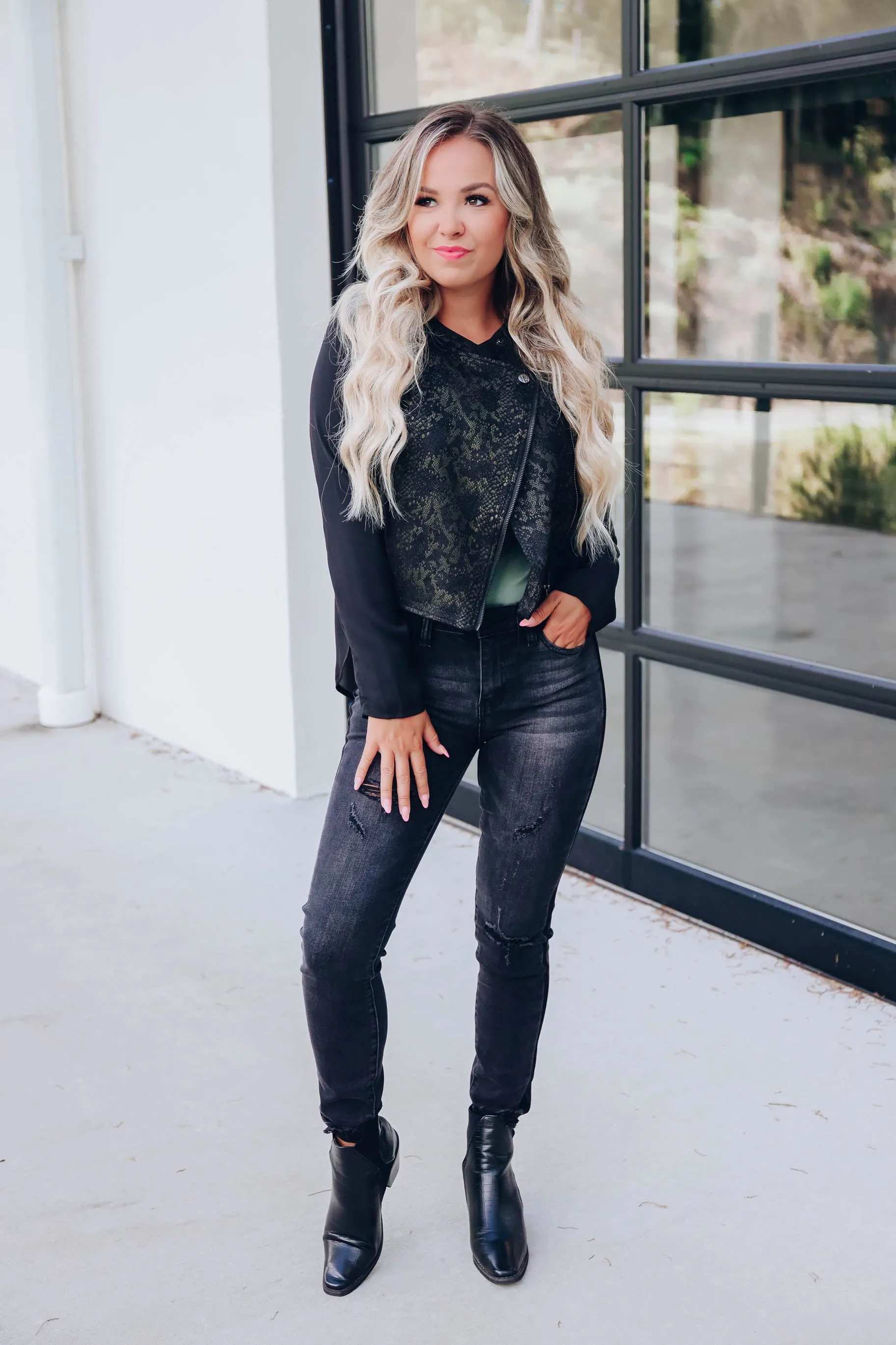 Slick Scene Contrast Moto Jacket - Black