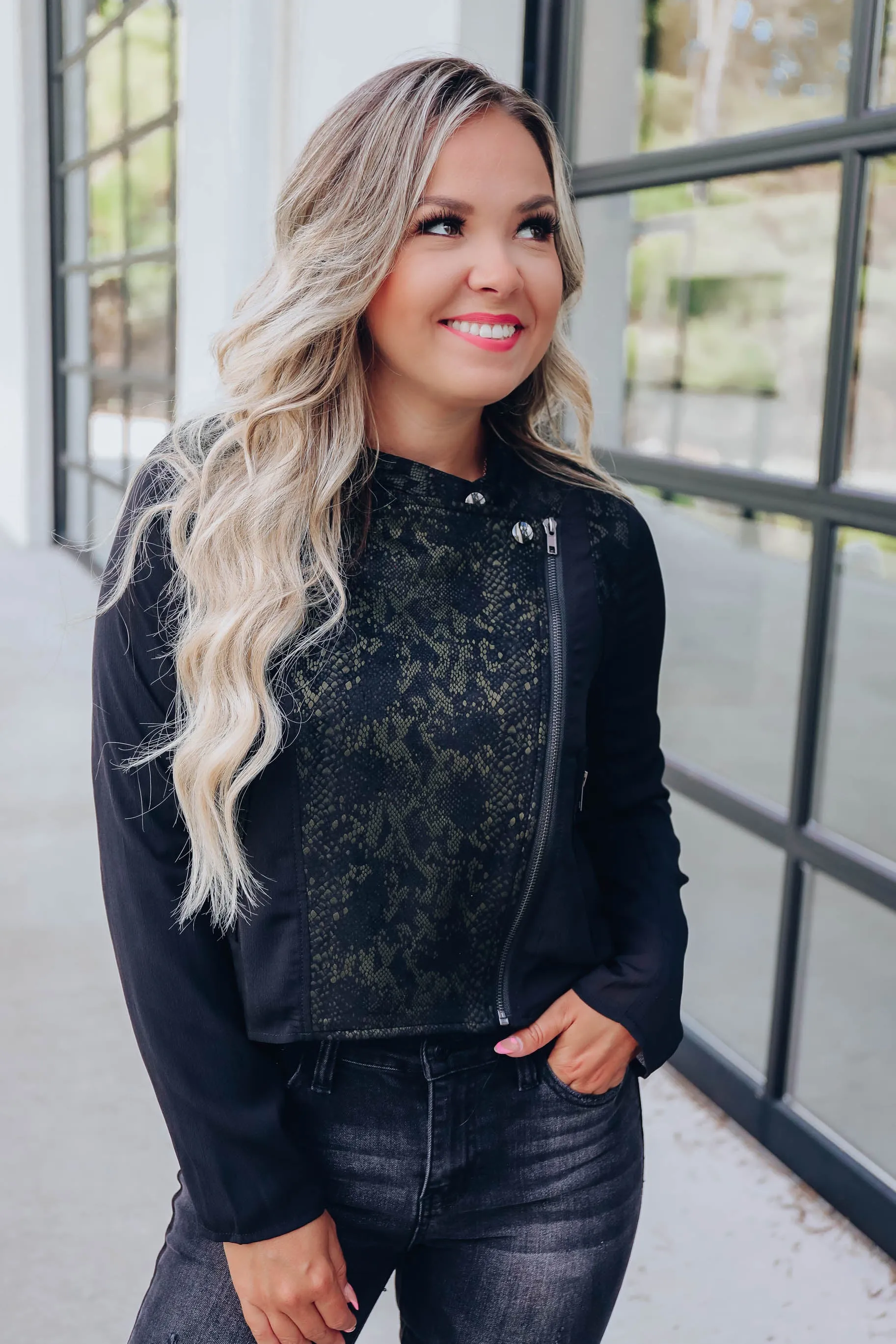 Slick Scene Contrast Moto Jacket - Black