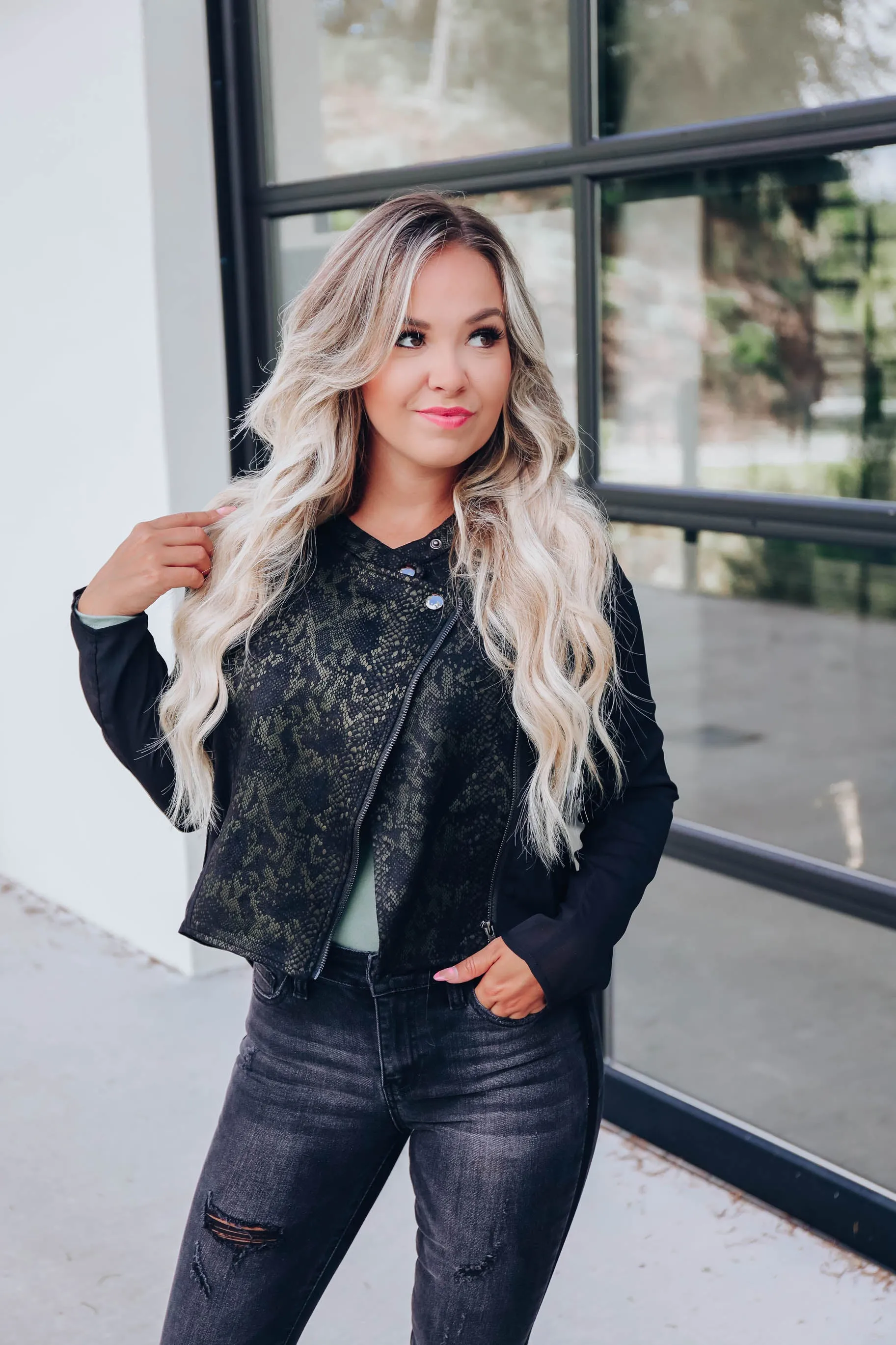 Slick Scene Contrast Moto Jacket - Black