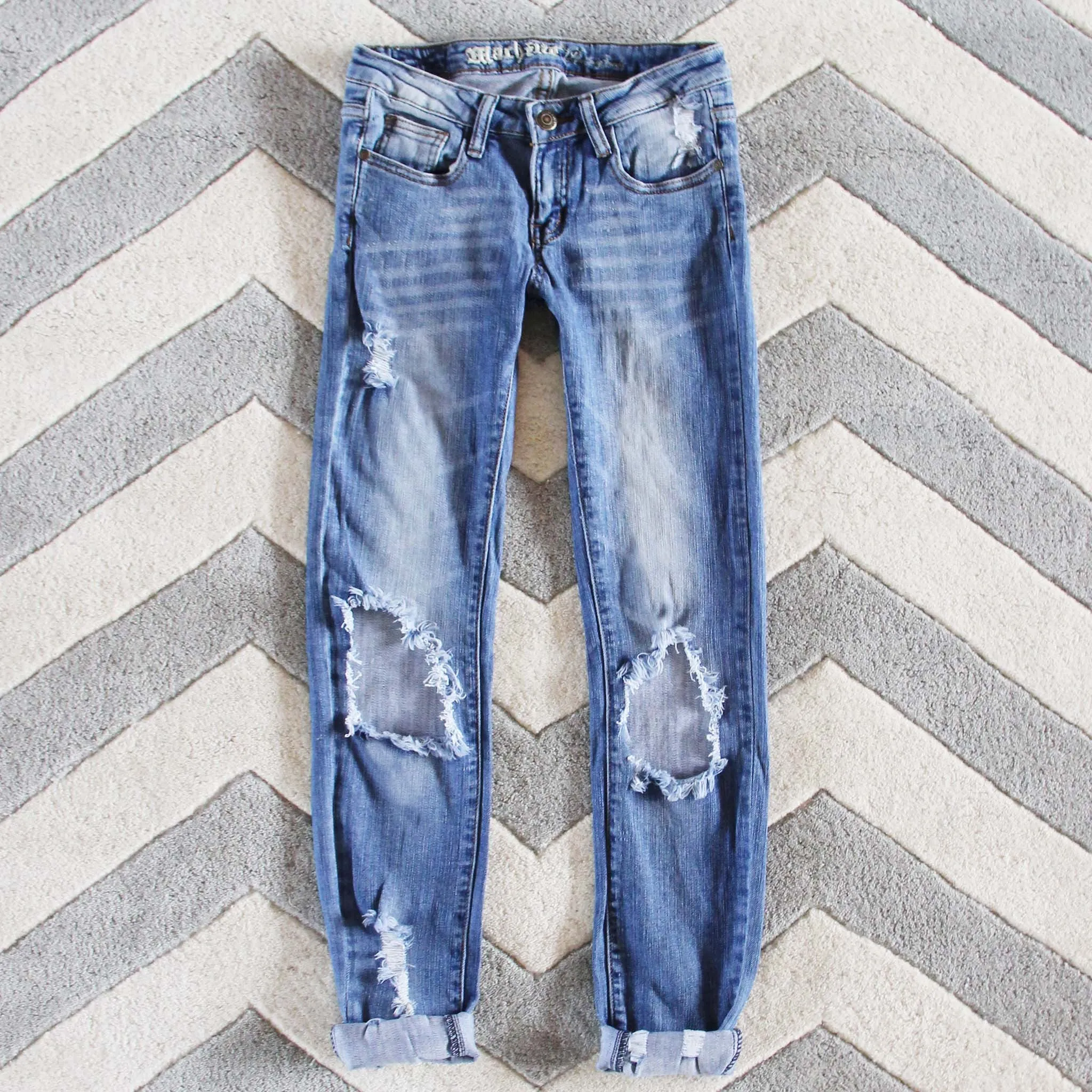 The Lundi Distressed Jean