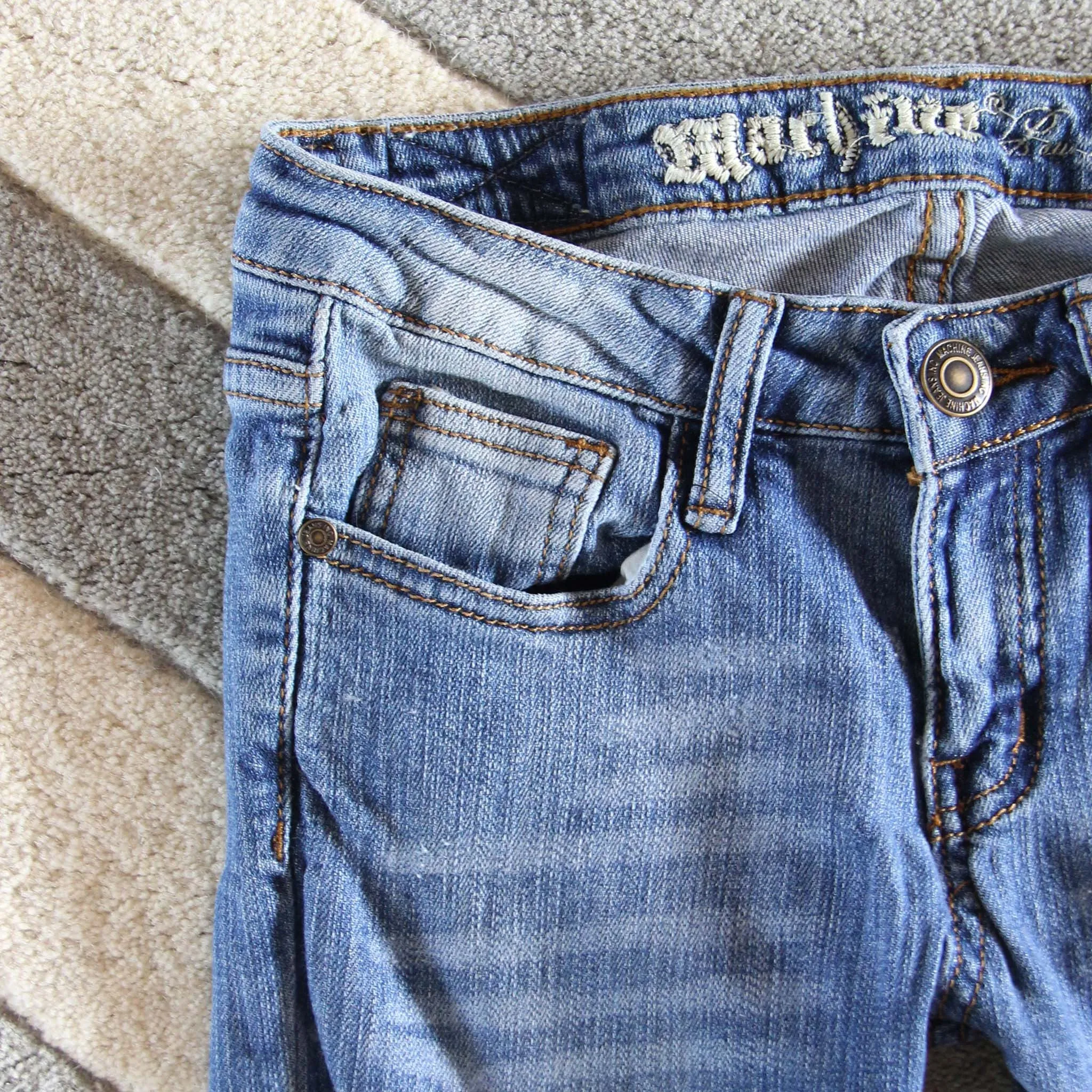 The Lundi Distressed Jean