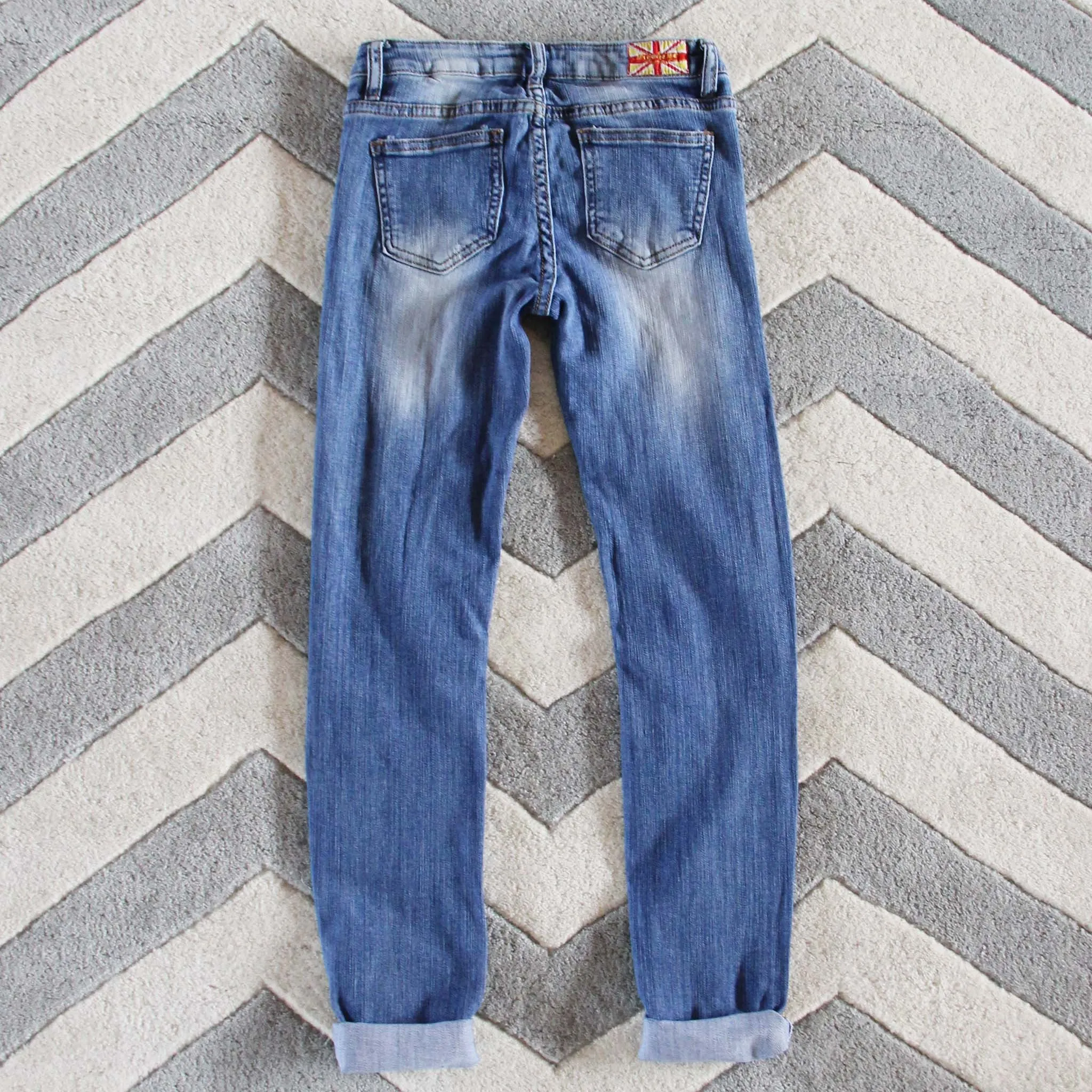 The Lundi Distressed Jean