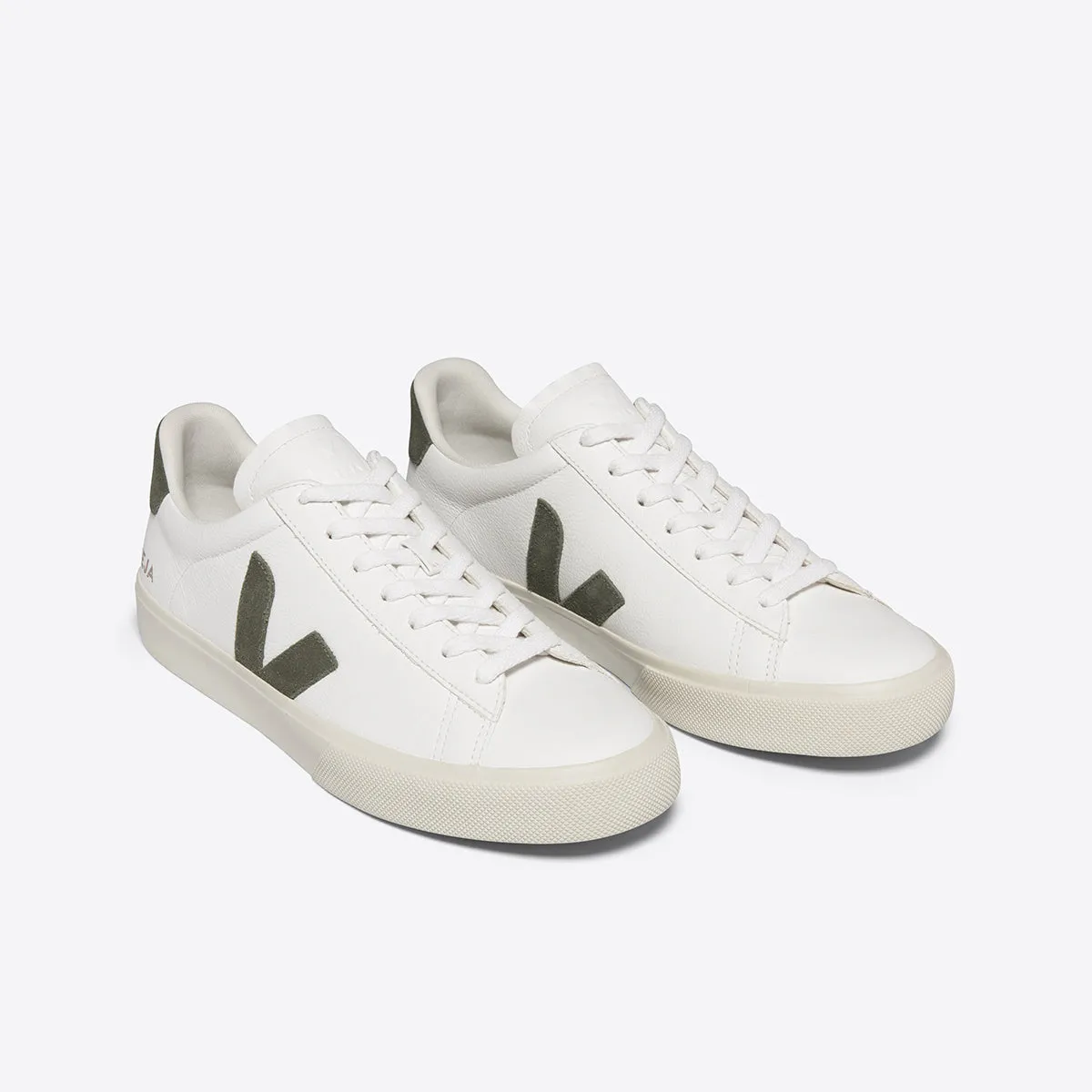 Veja - Campo Chromefree Leather Trainer in White/Kaki