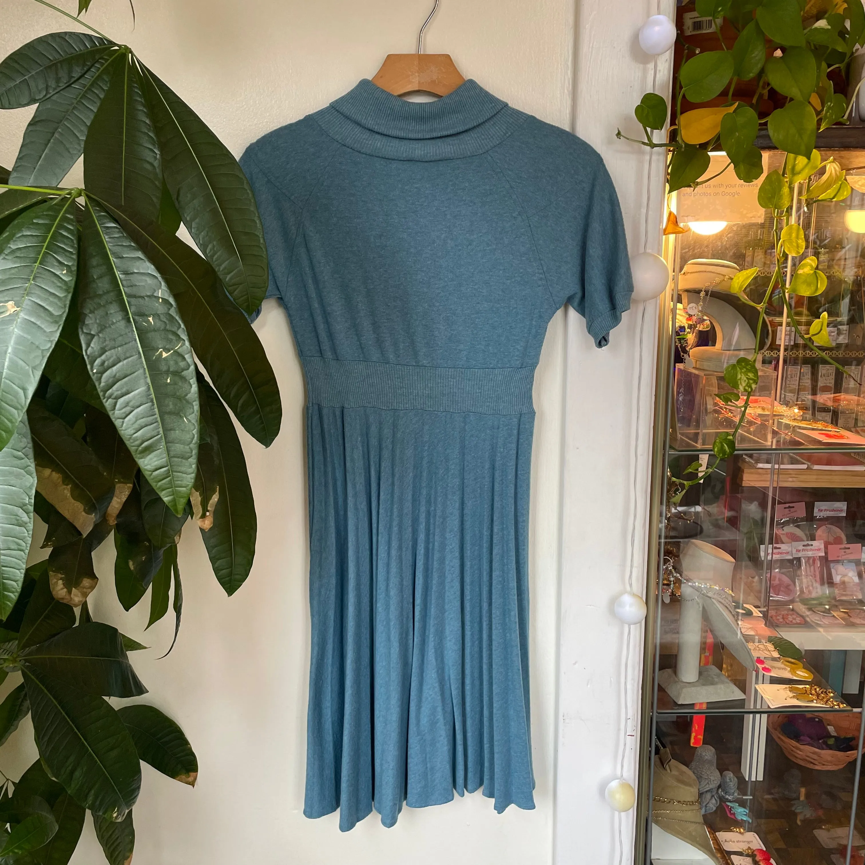Vintage 50s 60s turtleneck dress with pleated skirt (HT2423)